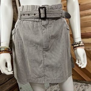 EUC American Eagle Paper bag pin striped skirt with oversized pockets 💗